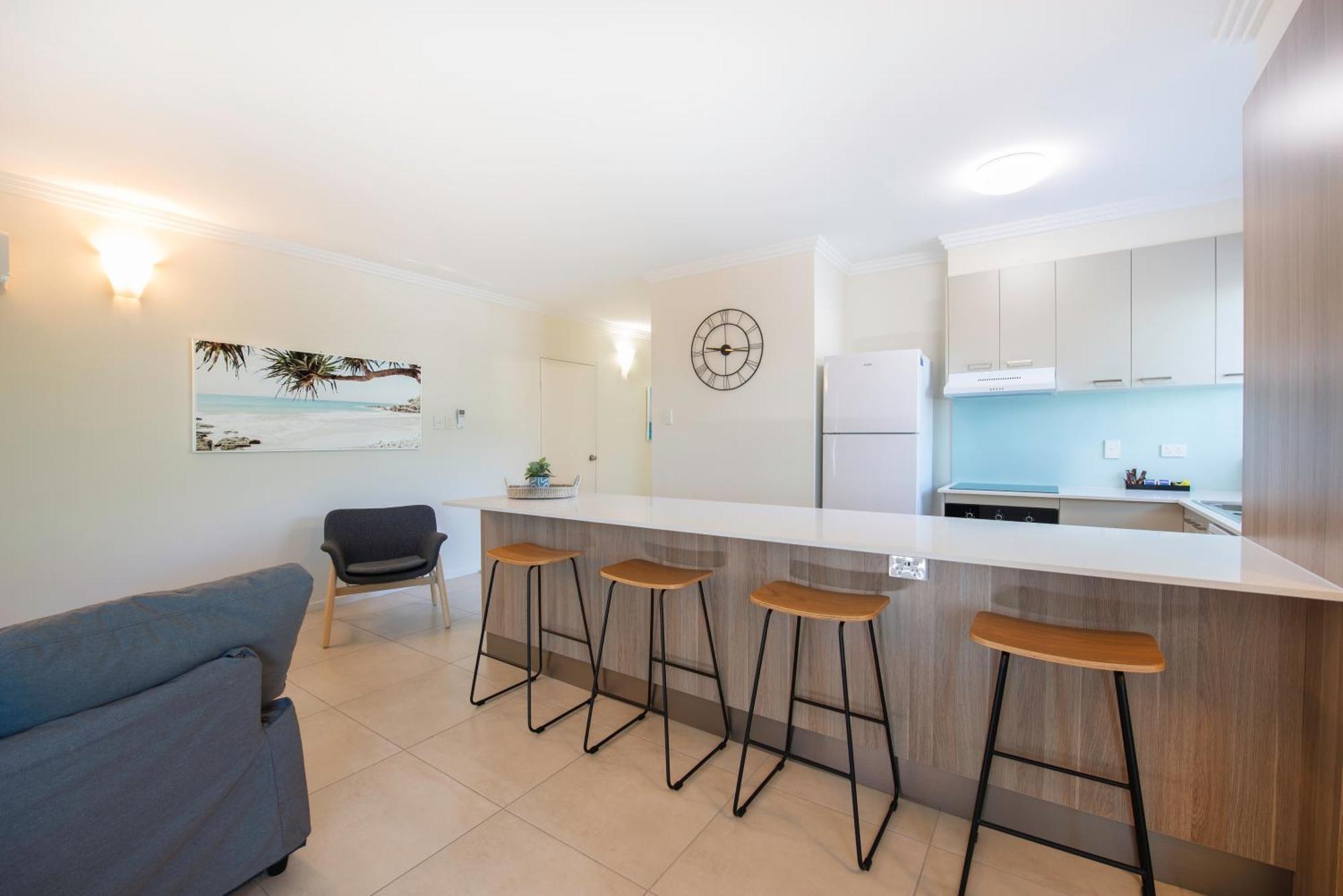 Coral Sea Vista Apartments Еърли Бийч Екстериор снимка