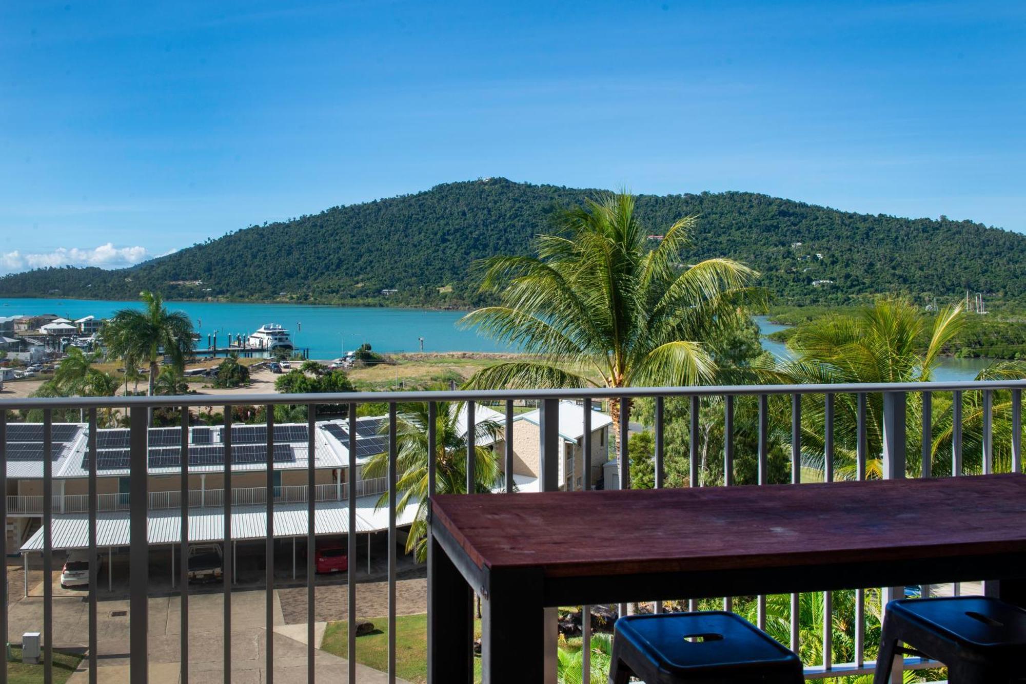 Coral Sea Vista Apartments Еърли Бийч Екстериор снимка