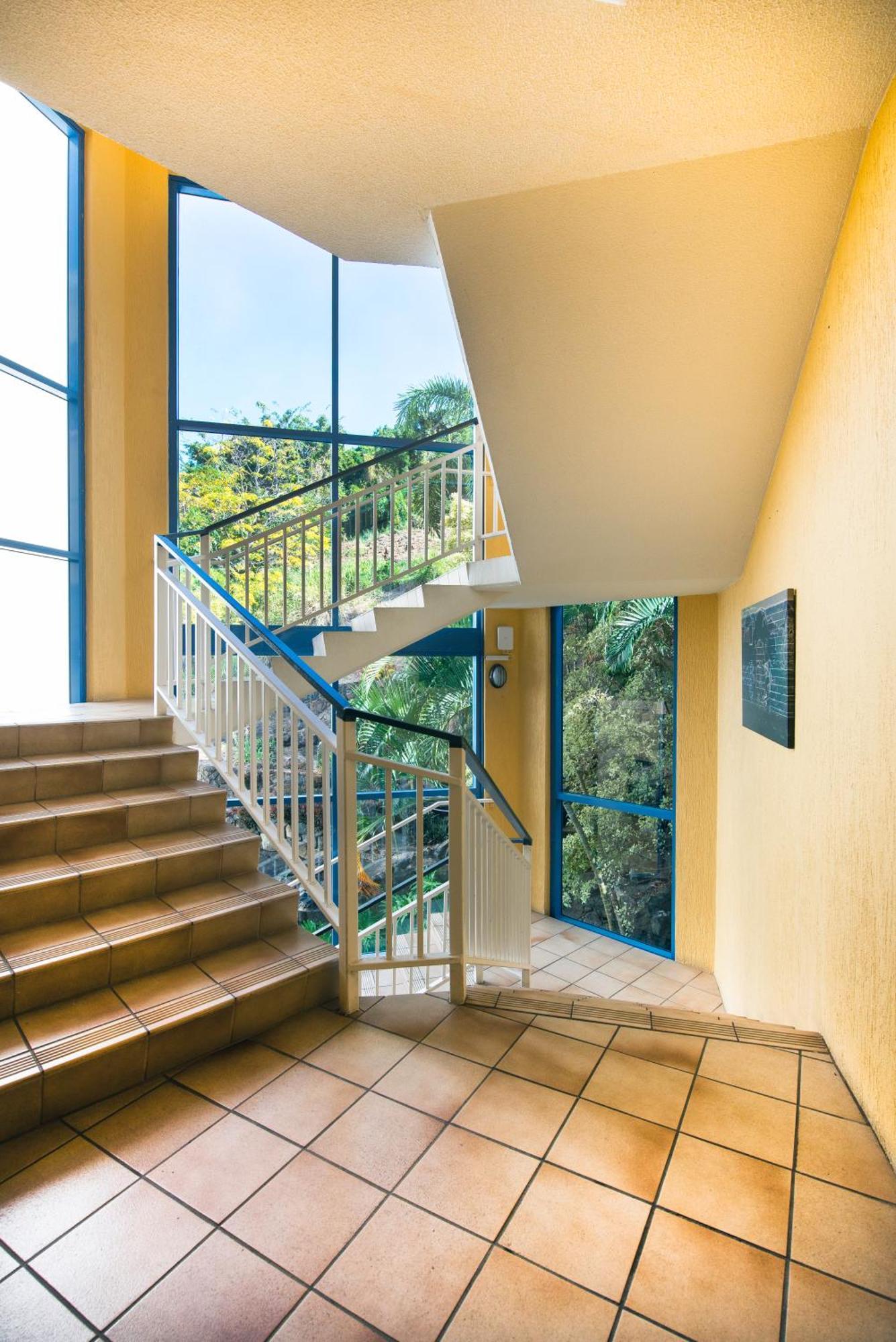 Coral Sea Vista Apartments Еърли Бийч Екстериор снимка