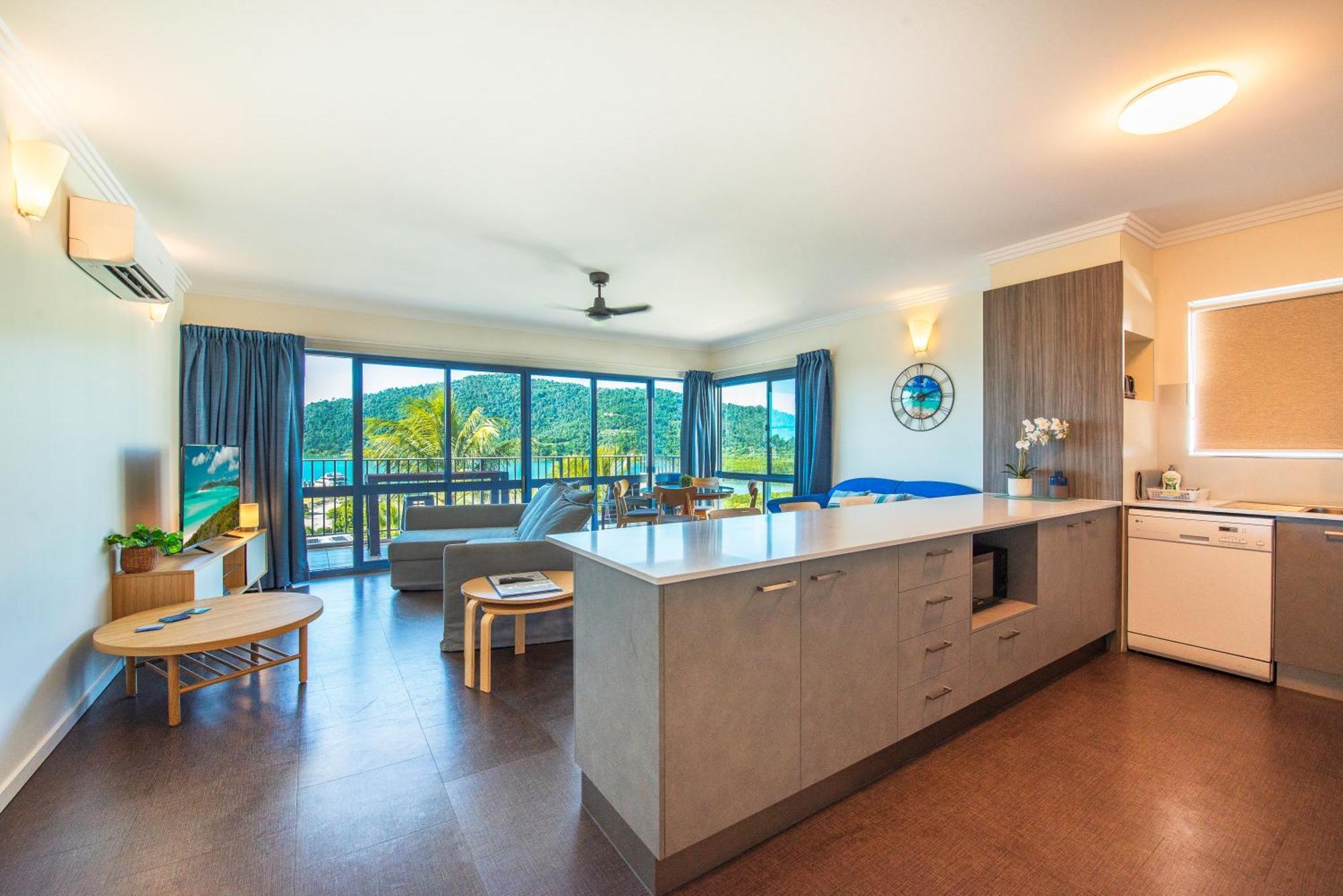Coral Sea Vista Apartments Еърли Бийч Екстериор снимка