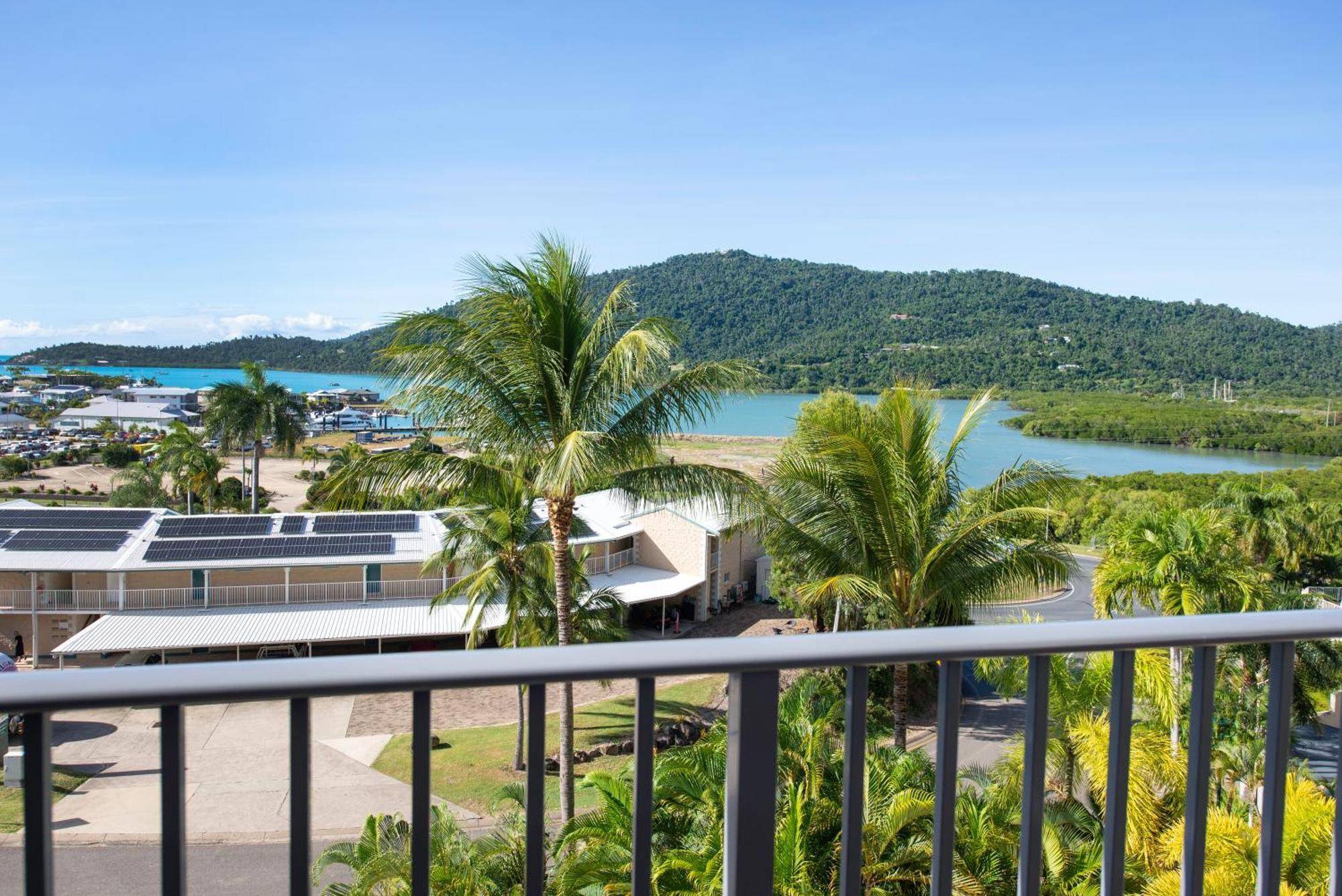 Coral Sea Vista Apartments Еърли Бийч Екстериор снимка