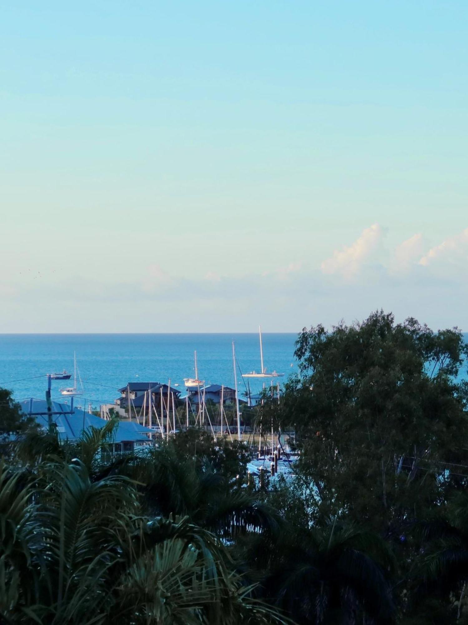 Coral Sea Vista Apartments Еърли Бийч Екстериор снимка