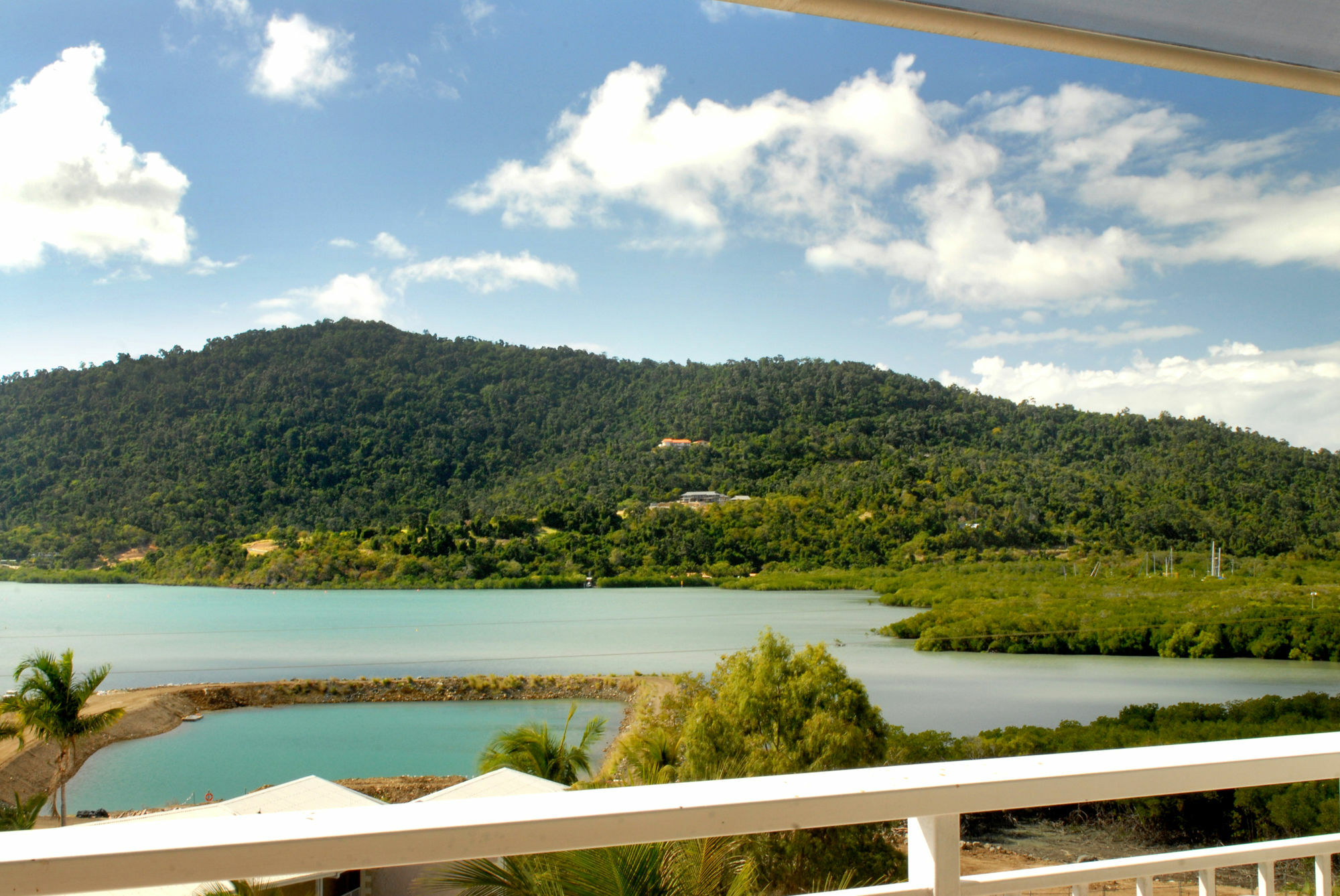 Coral Sea Vista Apartments Еърли Бийч Екстериор снимка