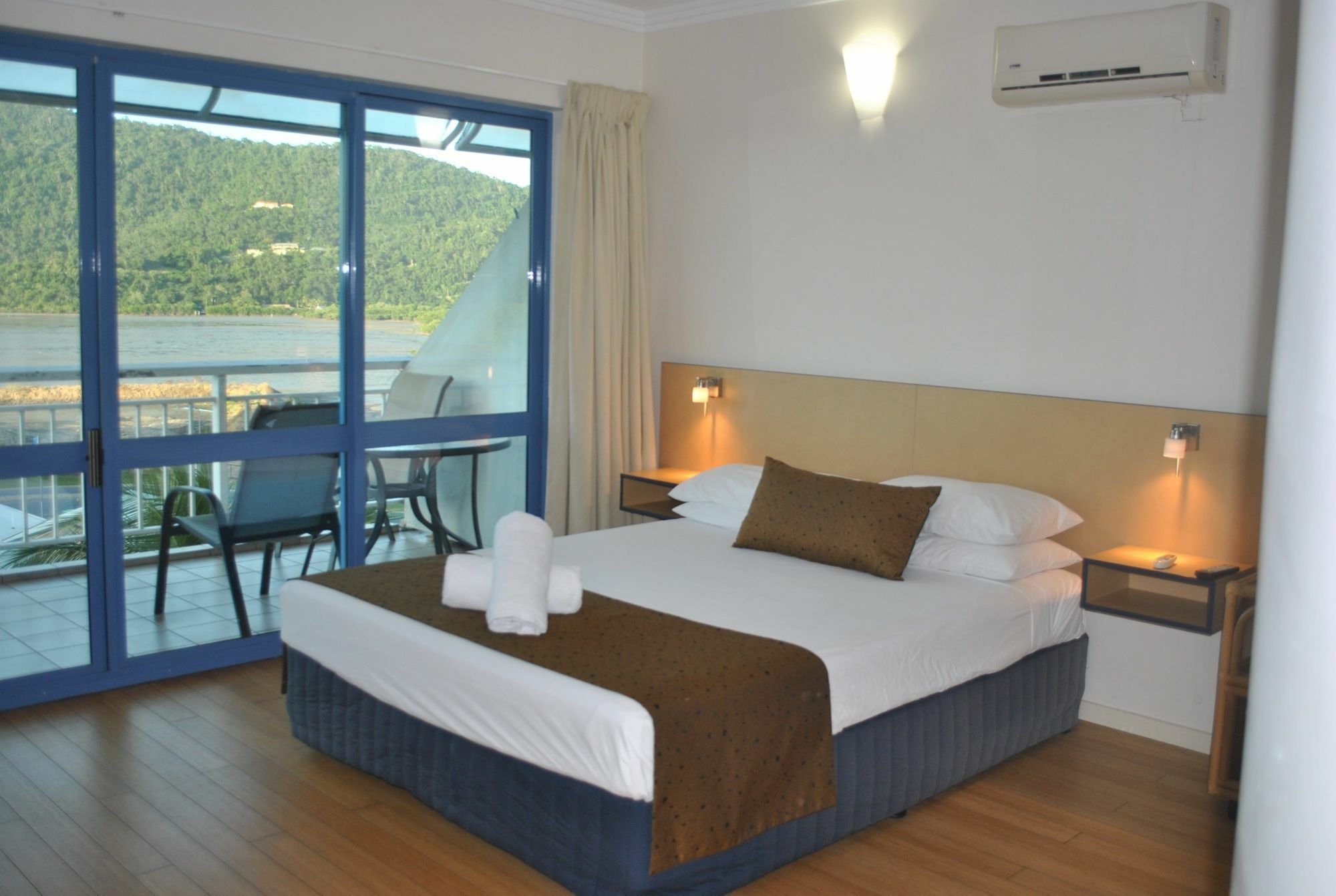 Coral Sea Vista Apartments Еърли Бийч Екстериор снимка