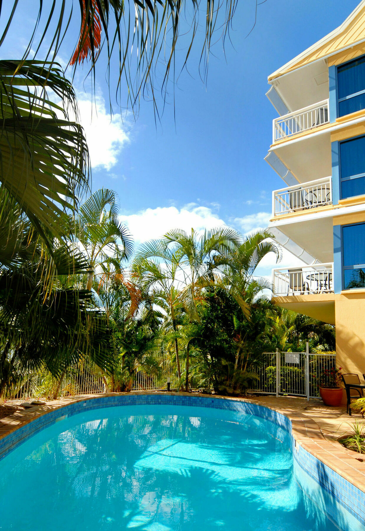 Coral Sea Vista Apartments Еърли Бийч Екстериор снимка